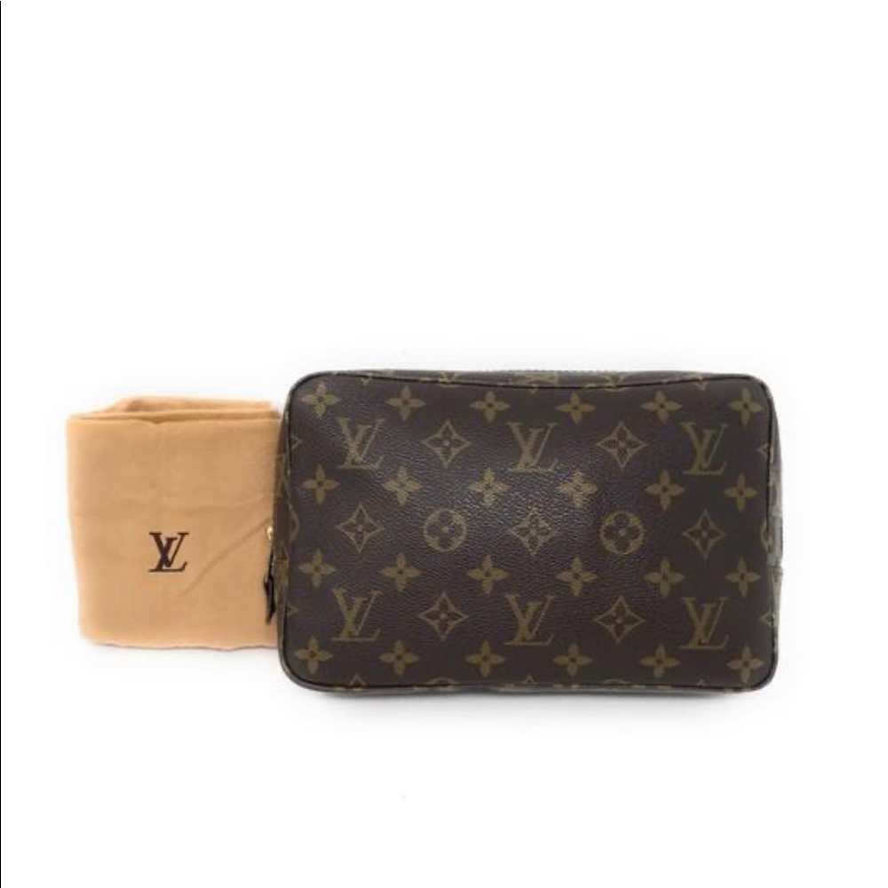 LOUIS VUITTON Trousse Toilette 23 Monogram Cosmetic Pouch